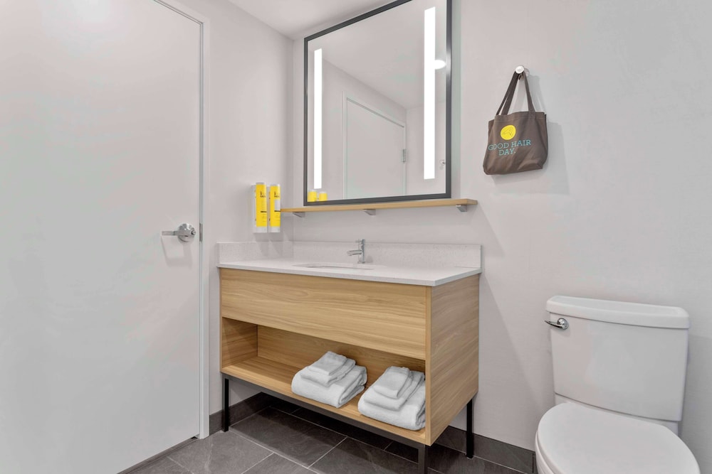 tru by hilton lincoln east