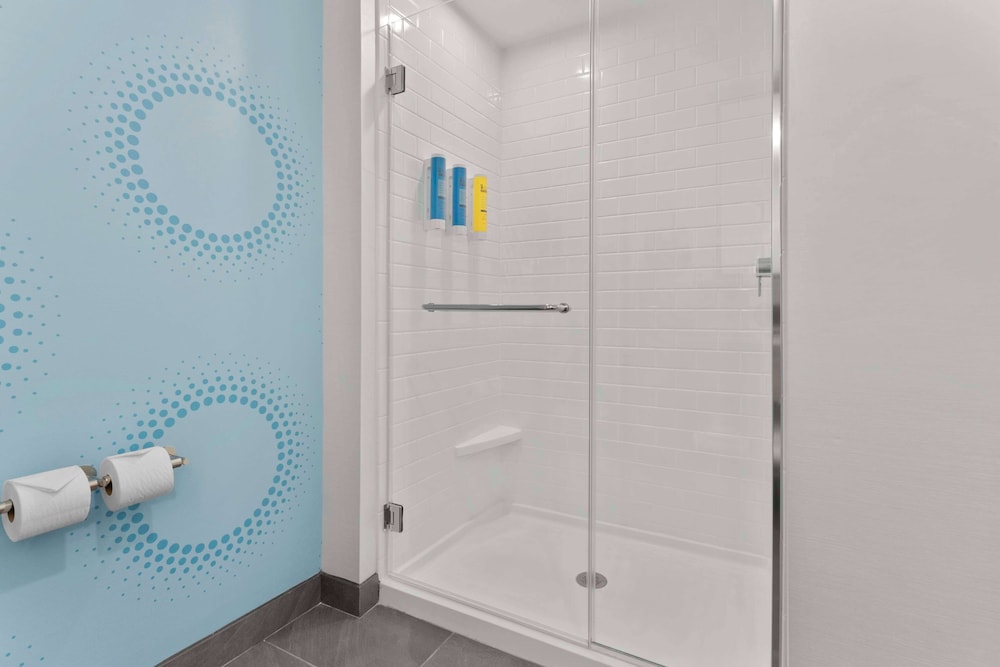 tru by hilton lincoln east