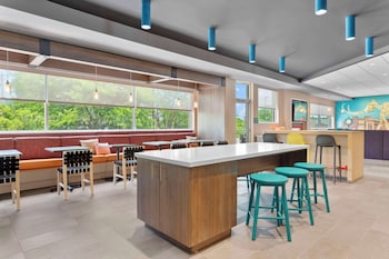 tru by hilton lincoln east