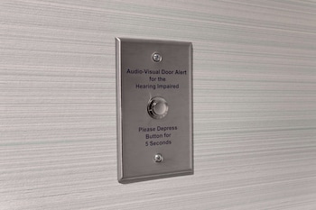 tru by hilton lincoln east