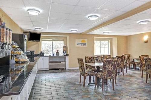 sturbridge plaza hotel