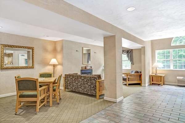 sturbridge plaza hotel
