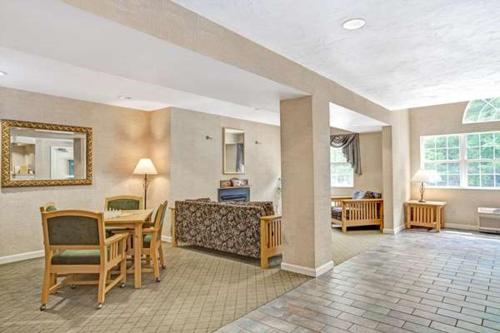 sturbridge plaza hotel
