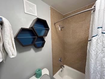 hometowne studios by red roof montgomery midtown