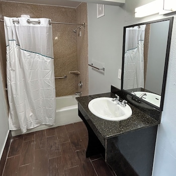 hometowne studios by red roof montgomery midtown