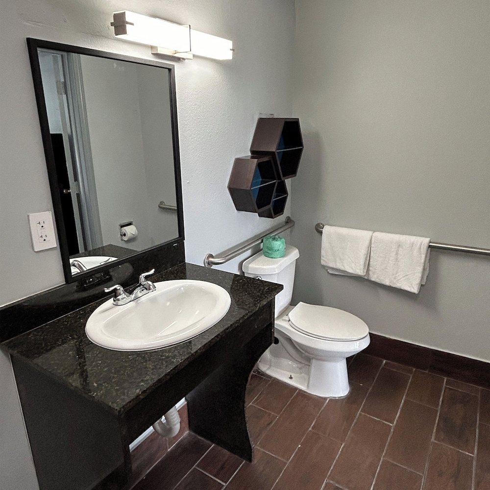 hometowne studios by red roof montgomery midtown