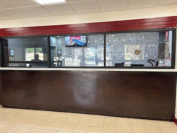 hometowne studios by red roof montgomery midtown