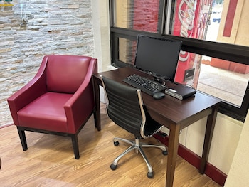 hometowne studios by red roof montgomery midtown