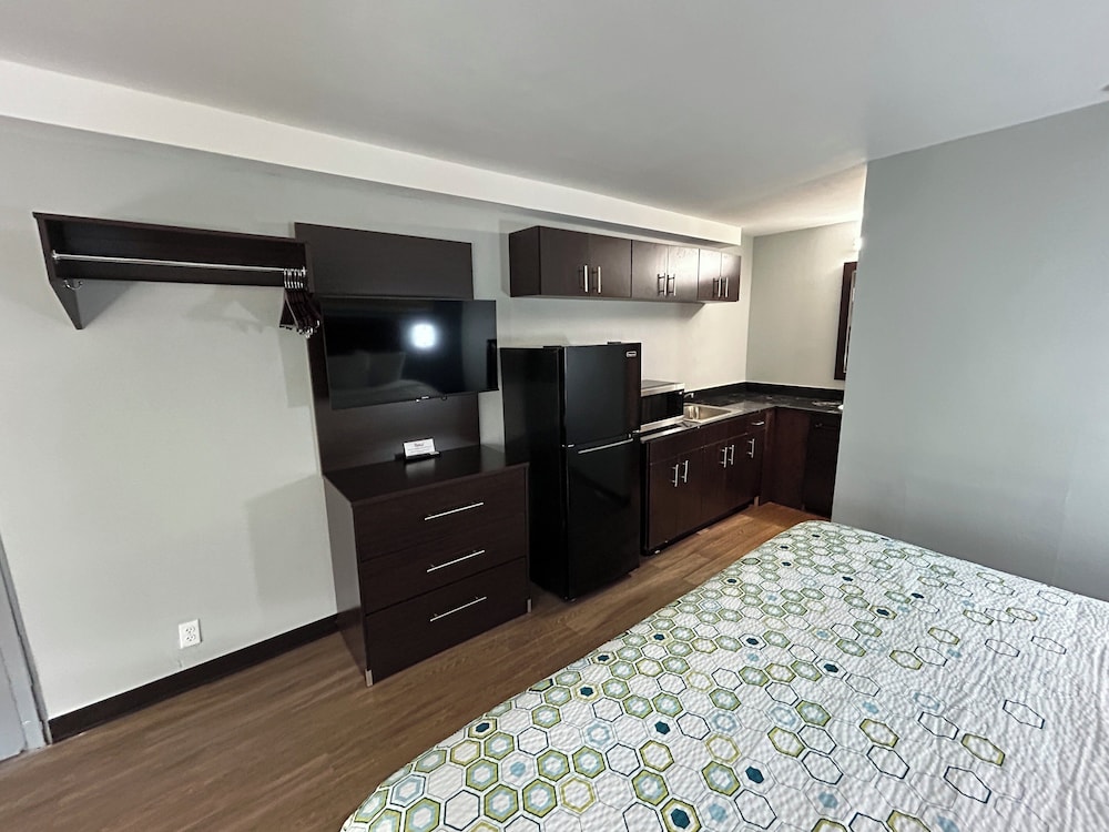 hometowne studios by red roof montgomery midtown