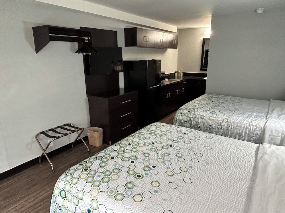 hometowne studios by red roof montgomery midtown