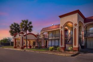 hometowne studios by red roof montgomery midtown