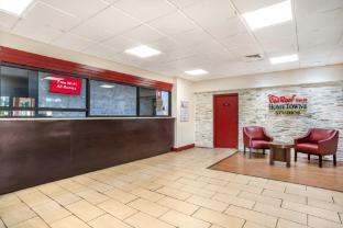 hometowne studios by red roof montgomery midtown