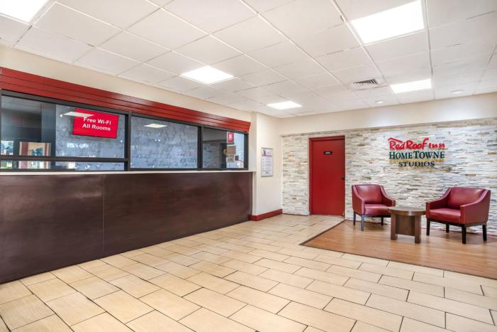 hometowne studios by red roof montgomery midtown