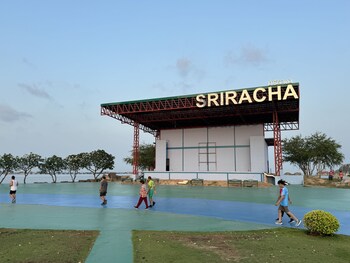 sriracha avenue