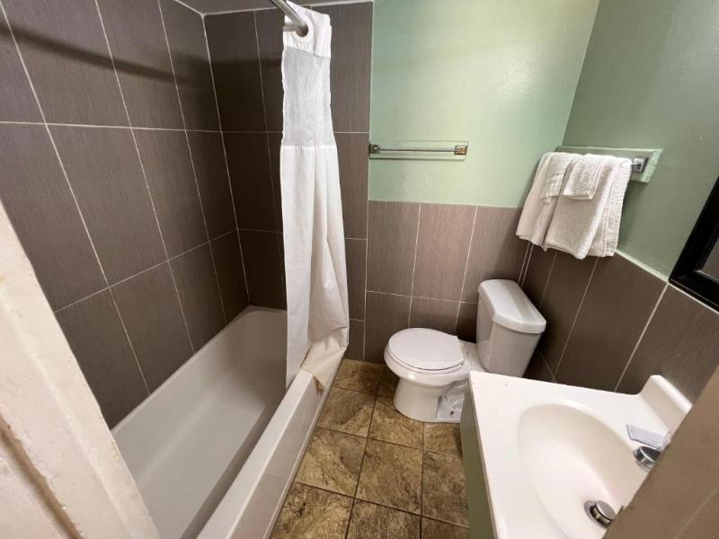 Town & Country Motel,,2 star