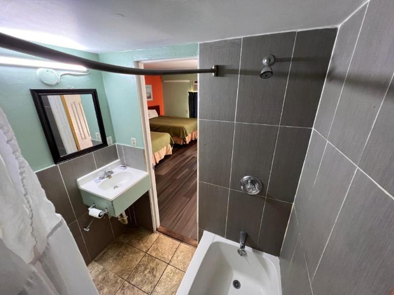 Town & Country Motel,,2 star