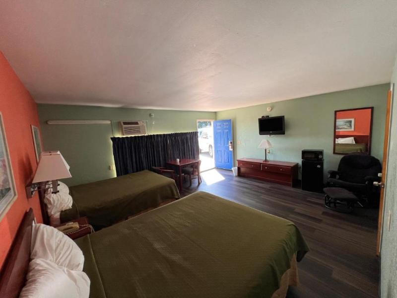Town & Country Motel,,2 star