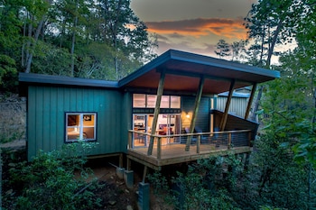 pilot cove forest lodging