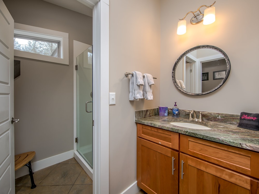 pilot cove forest lodging