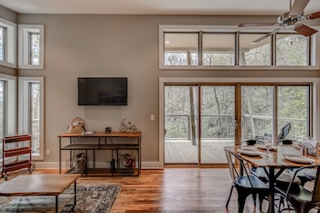 pilot cove forest lodging