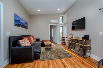 pilot cove forest lodging