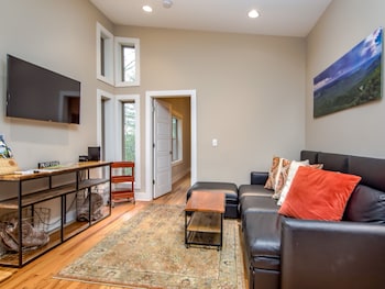 pilot cove forest lodging