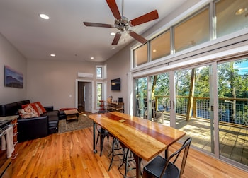 pilot cove forest lodging