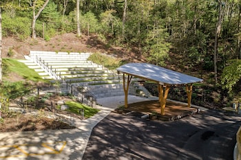 pilot cove forest lodging