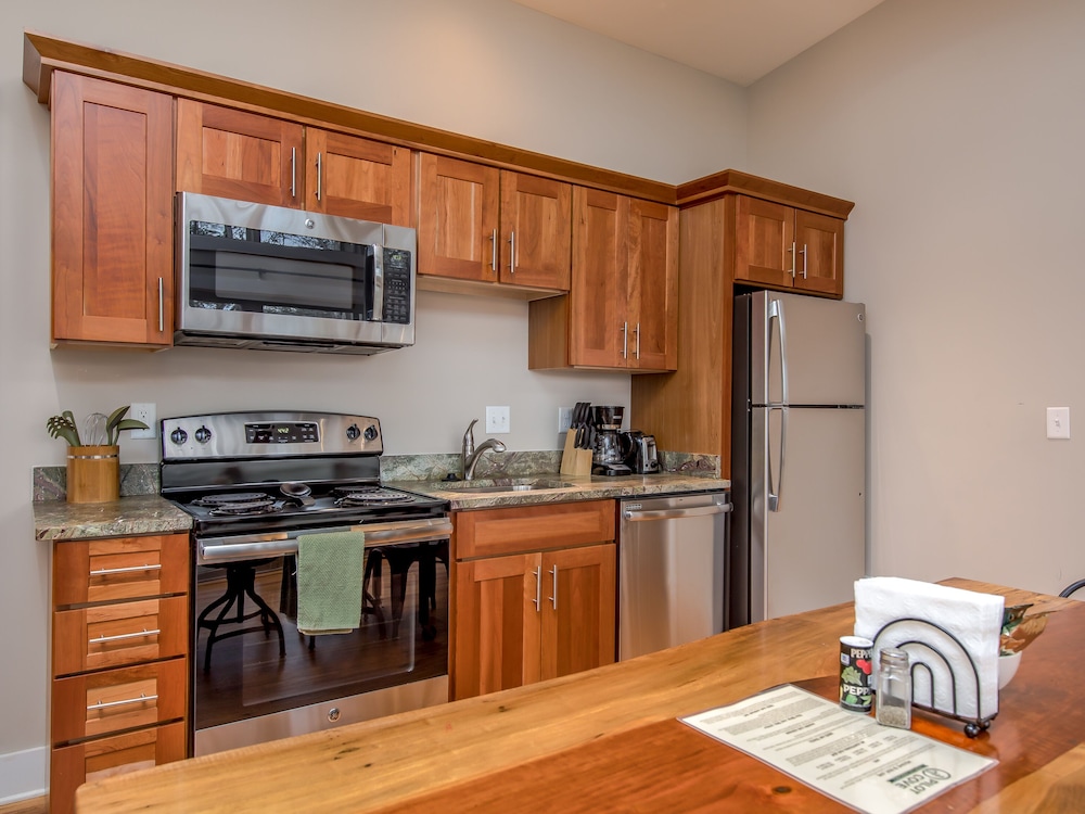 pilot cove forest lodging