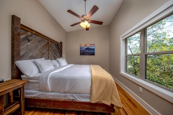 pilot cove forest lodging