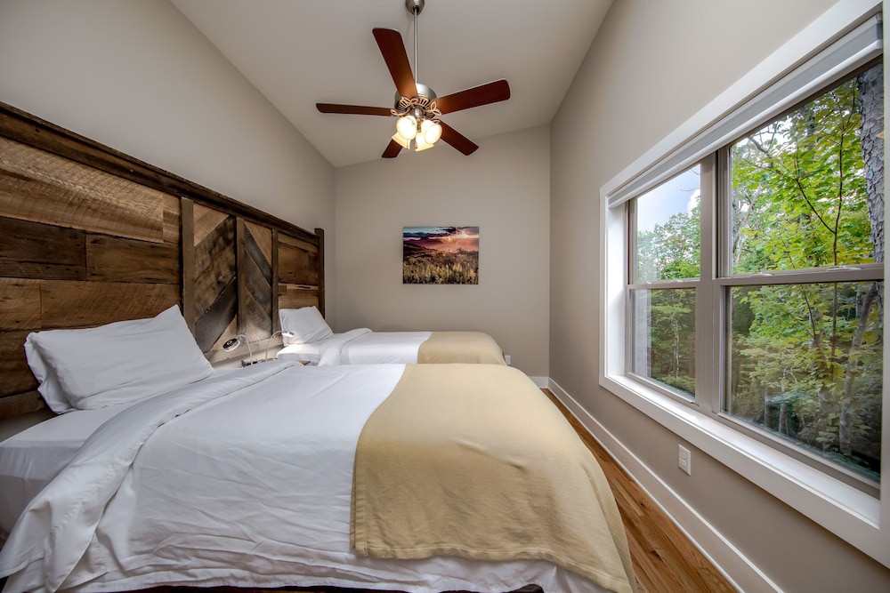 pilot cove forest lodging