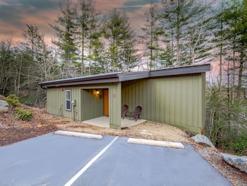 pilot cove forest lodging