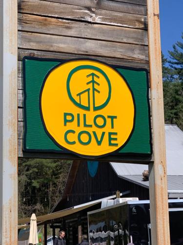 pilot cove forest lodging