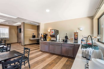 quality inn near speedway