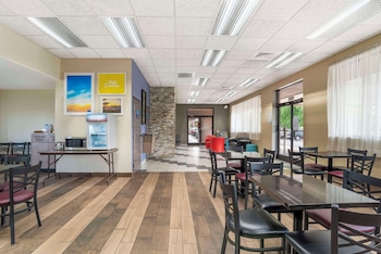 quality inn near speedway