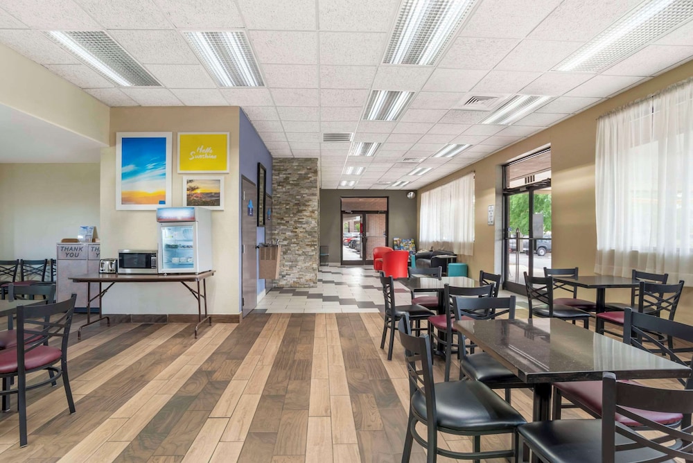 quality inn near speedway