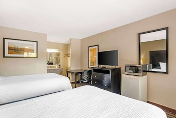 quality inn near speedway