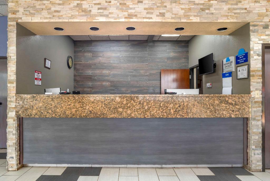 quality inn near speedway