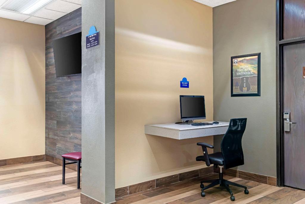 quality inn near speedway