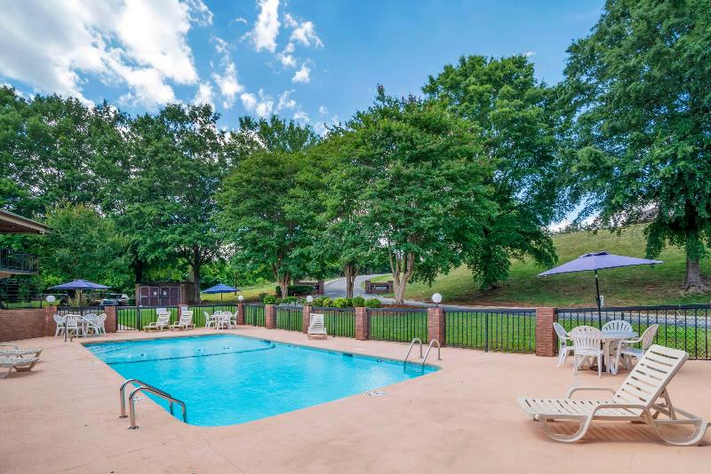 quality inn near speedway