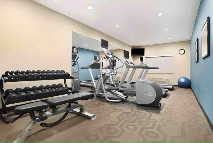 dubuque inn and suites
