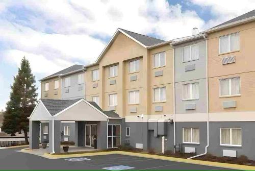 dubuque inn and suites