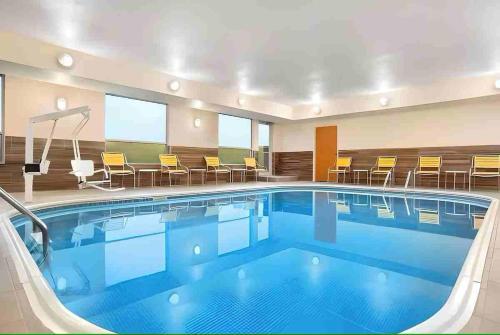 dubuque inn and suites