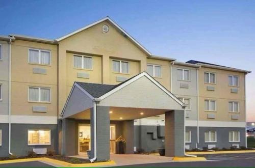 dubuque inn and suites