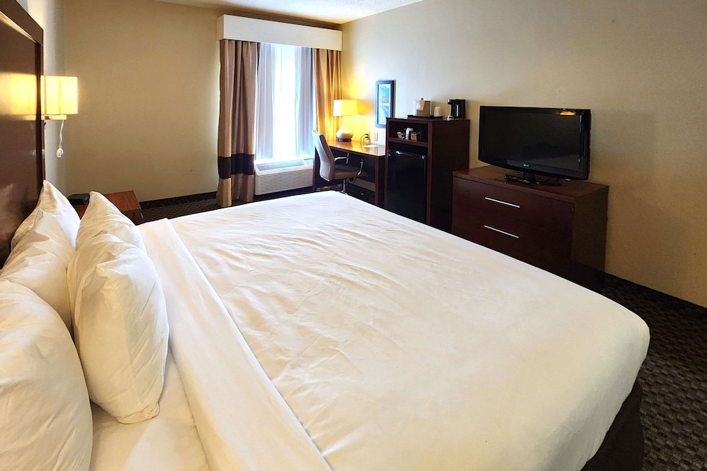 comfort inn and suites near pocono mountains