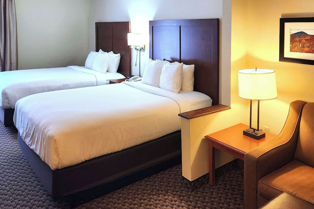 comfort inn and suites near pocono mountains