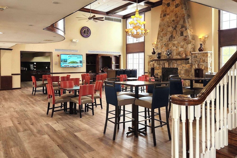 comfort inn and suites near pocono mountains