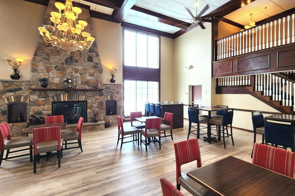 comfort inn and suites near pocono mountains