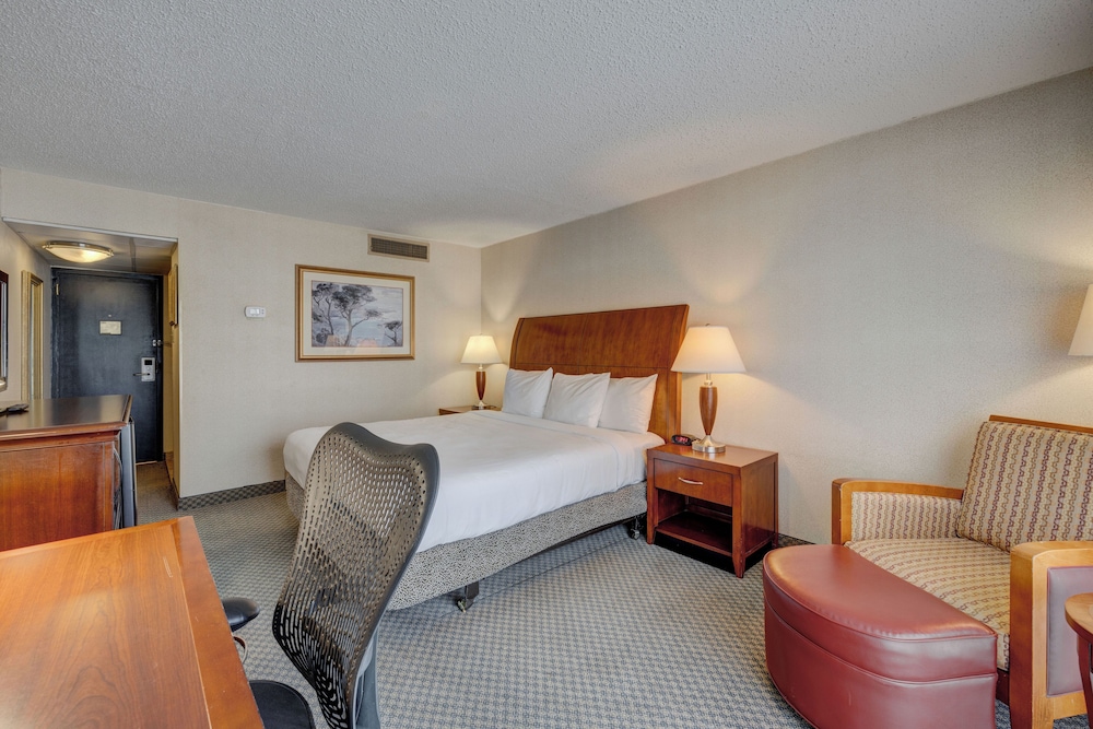 riverside hotel and conference center