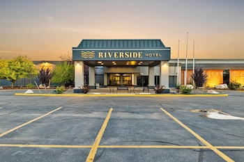 Riverside Hotel & Conference Center,,3 star